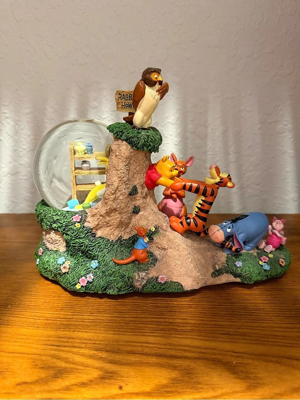Disney Winnie the Pooh and Friends Figurine Decor with Glass Dome